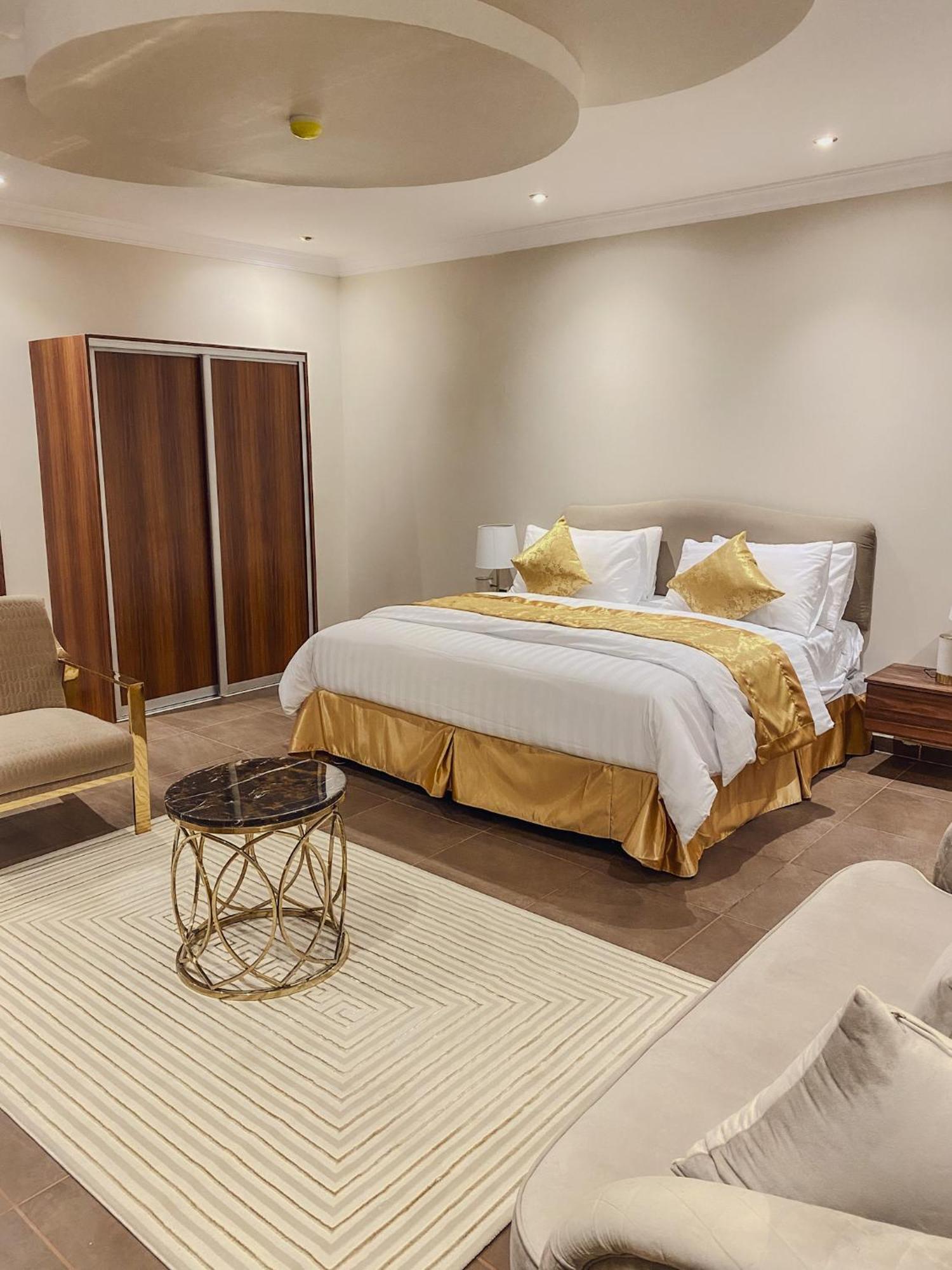 Comfort Inn Al Taawon - Family Only Riad Exterior foto