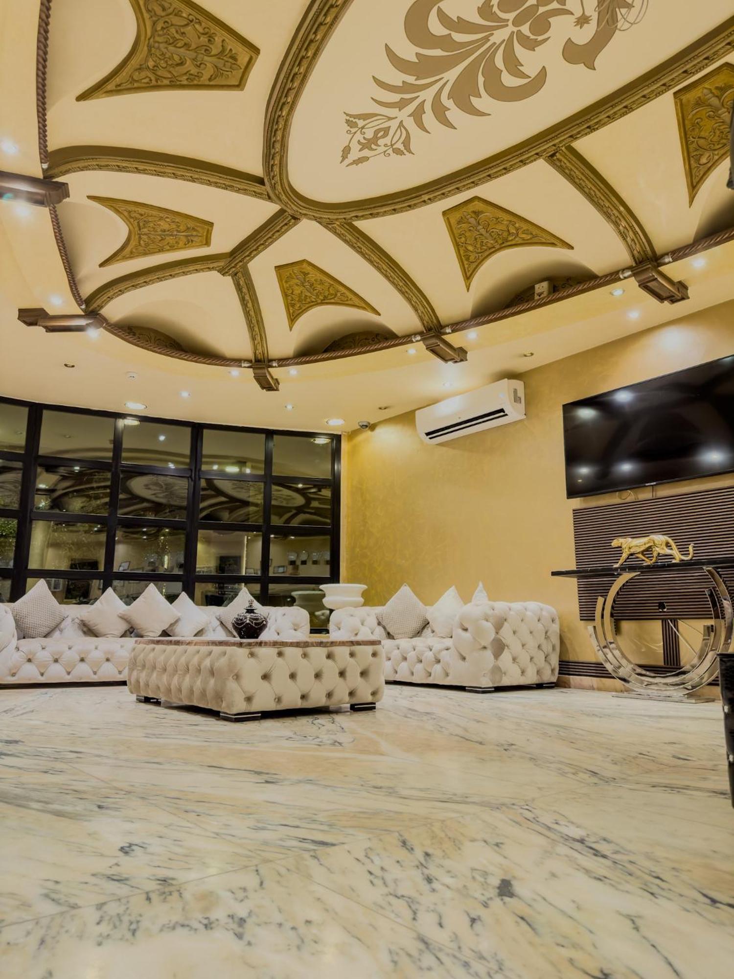 Comfort Inn Al Taawon - Family Only Riad Exterior foto