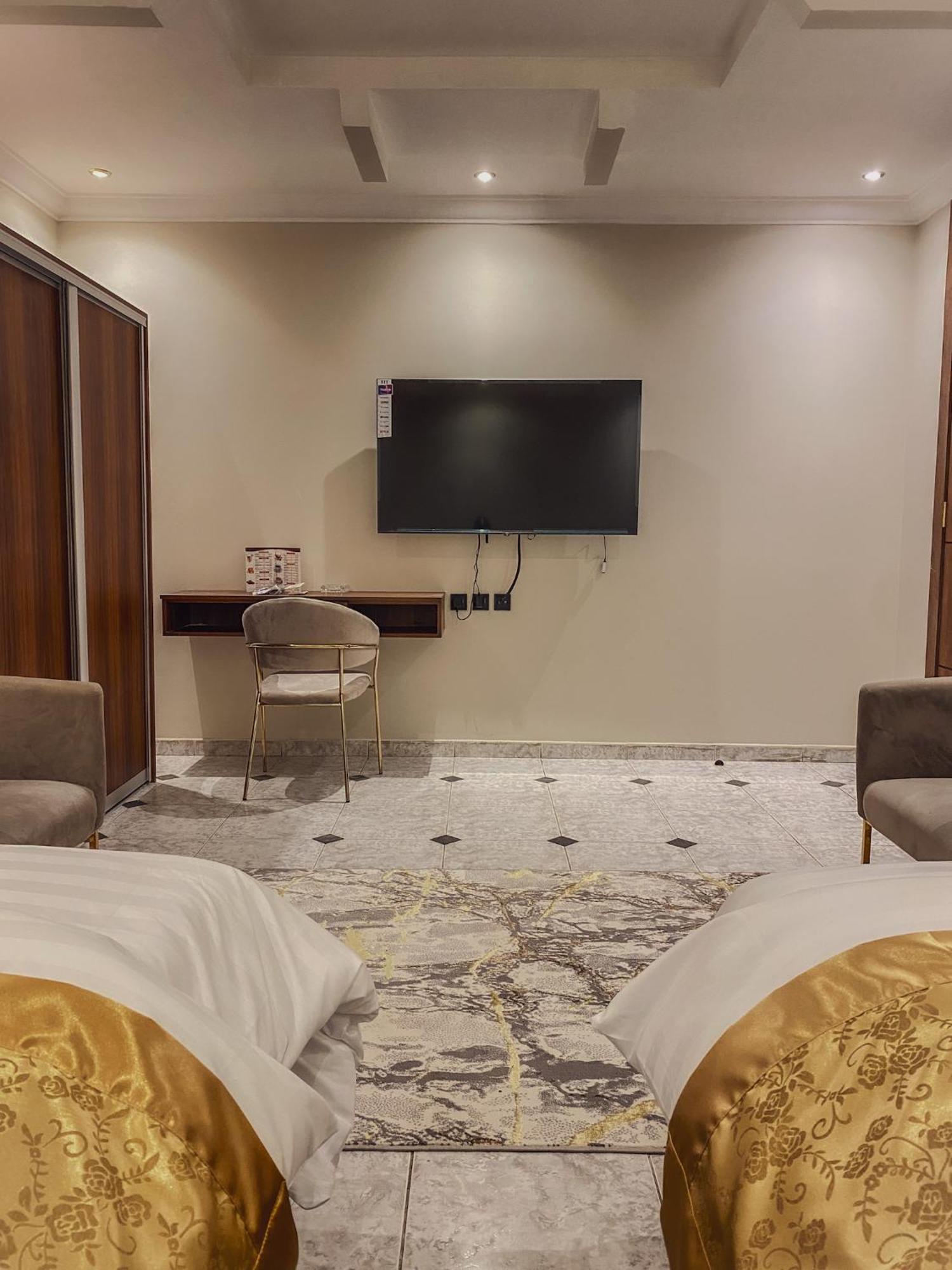 Comfort Inn Al Taawon - Family Only Riad Exterior foto
