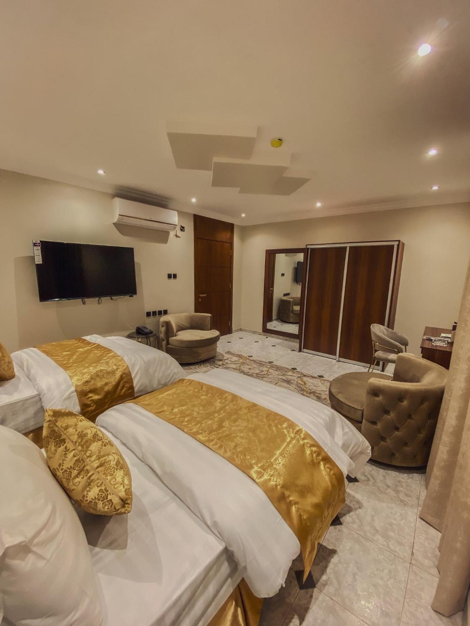 Comfort Inn Al Taawon - Family Only Riad Exterior foto