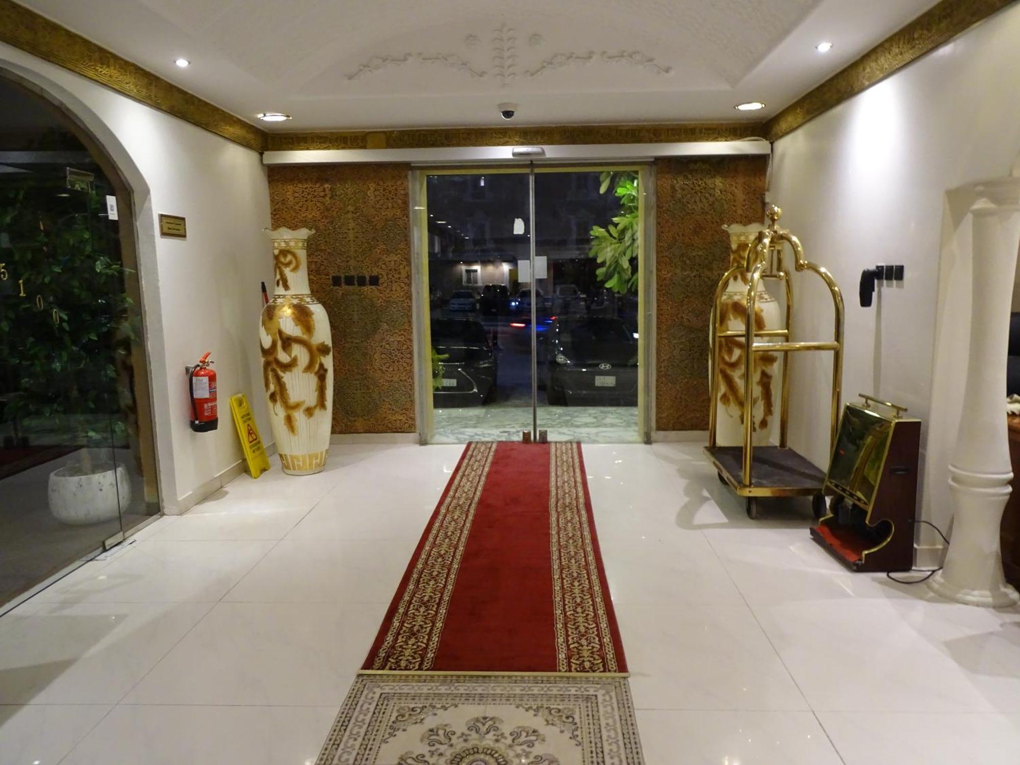 Comfort Inn Al Taawon - Family Only Riad Exterior foto